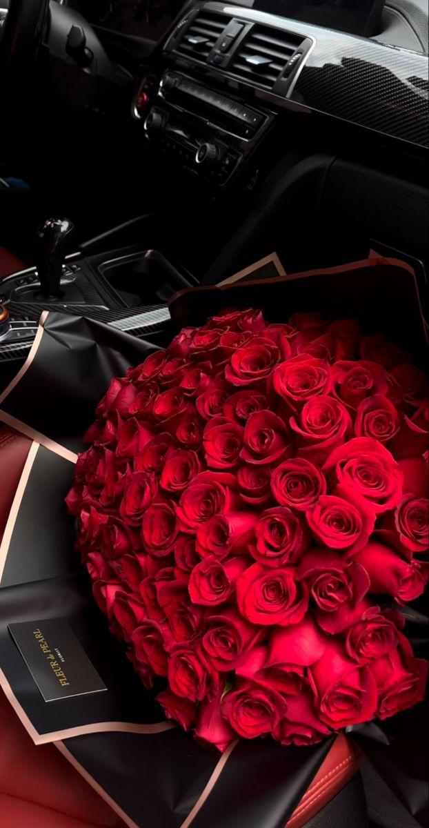 New Horizon Method workshop space where corporate flower arrangements are designed and prepared for business delivery